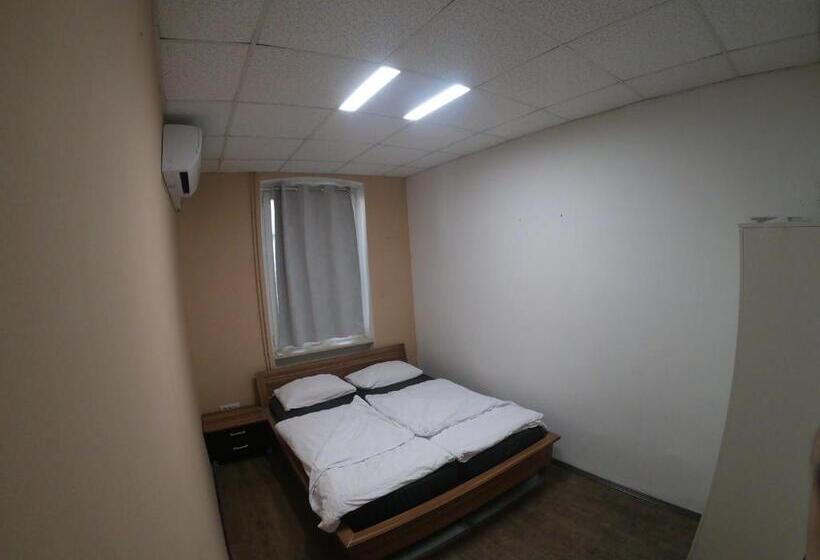 اتاق استاندارد با سرویس بهداشتی مشترک, Hostel Histria Koper