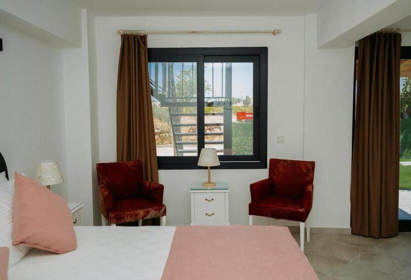 Deluxerum King Size Säng, Ali Baba Ciftligi Alacati