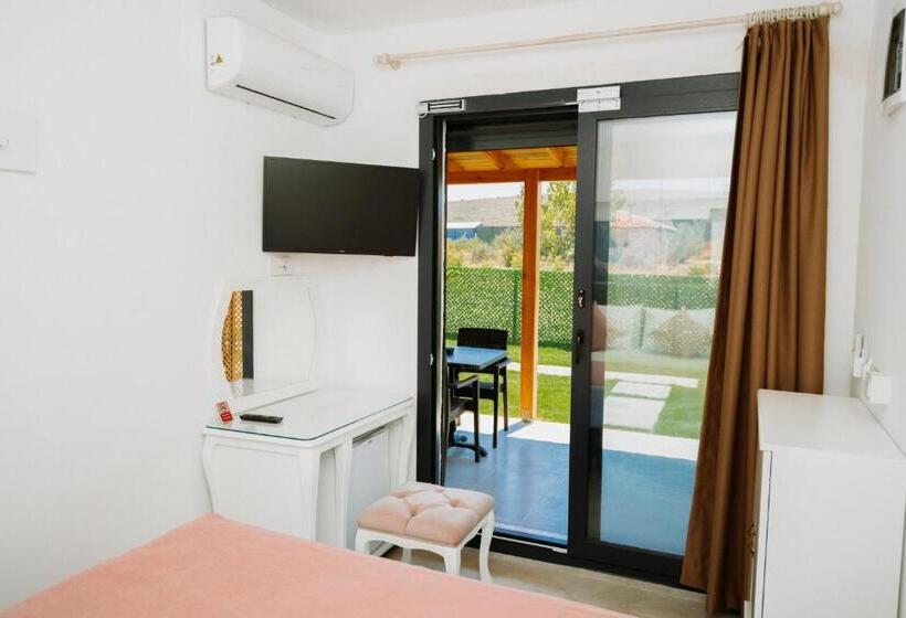 Deluxe Rum, Ali Baba Ciftligi Alacati