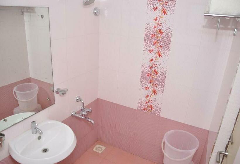 Quarto Estandar, Justa Sarang Rameshwaram