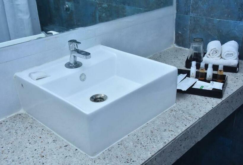 Quarto Estandar, Justa Sarang Rameshwaram