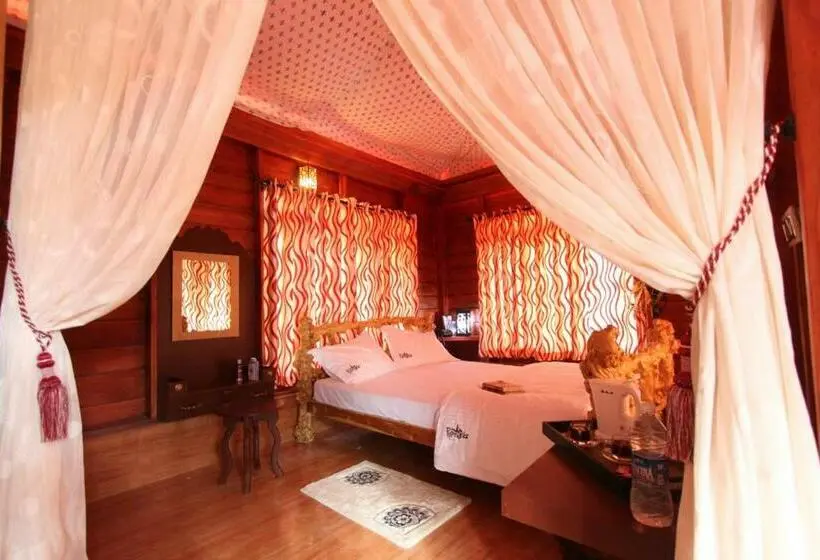 Perhesviitti, Pugmarks Jungle Lodge