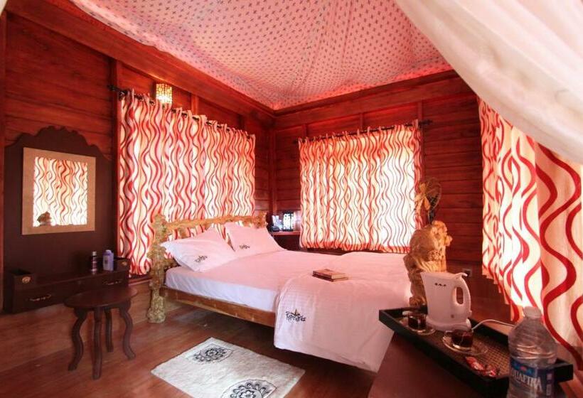 패밀리 스위트, Pugmarks Jungle Lodge