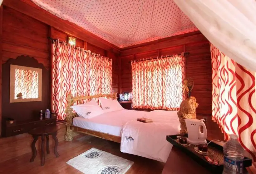 Perhesviitti, Pugmarks Jungle Lodge