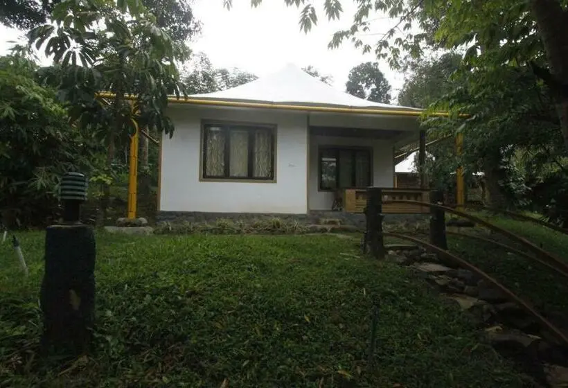 Perhehuone, Pugmarks Jungle Lodge