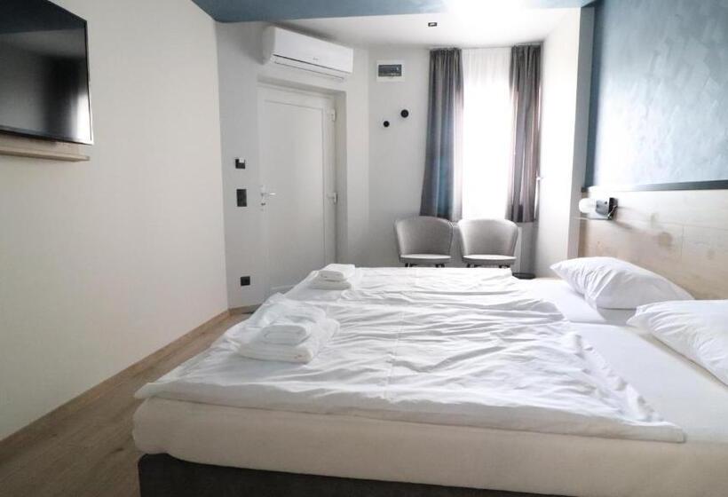 标准间, Jam Panzió