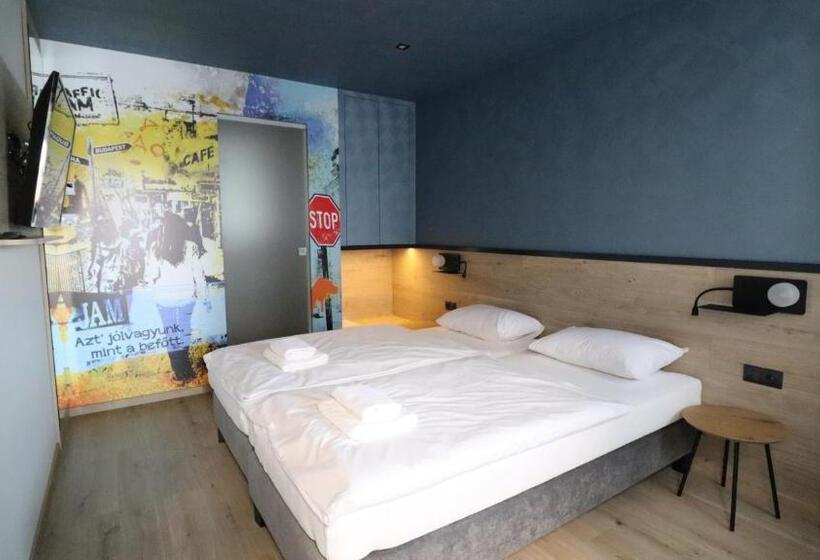 标准间, Jam Panzió