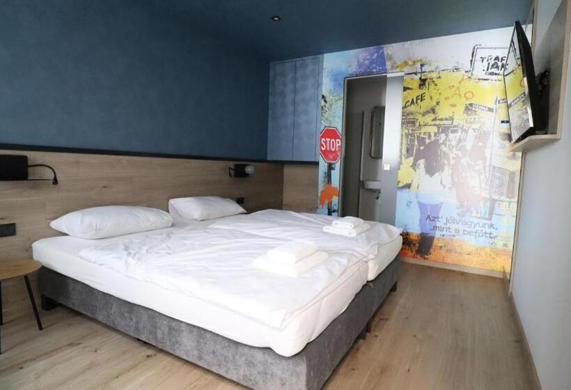 标准间, Jam Panzió