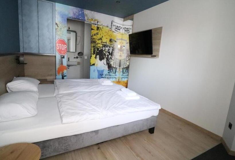 标准间, Jam Panzió