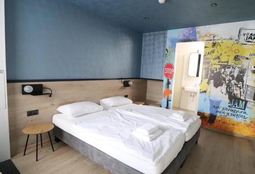 标准间, Jam Panzió