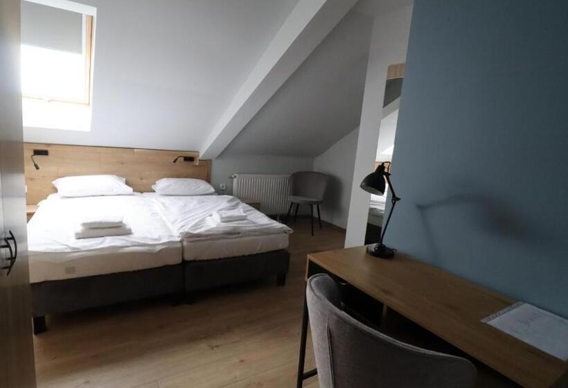 标准间, Jam Panzió