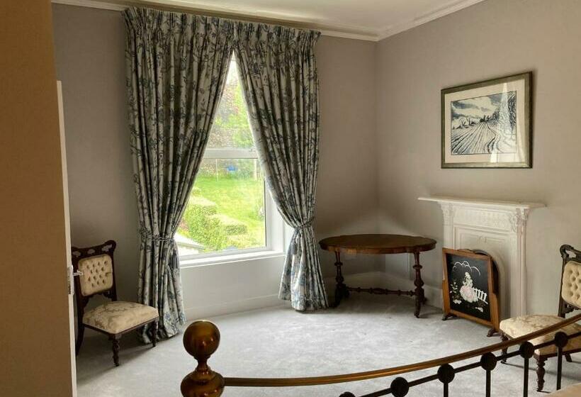 带大床的标准间, Inver