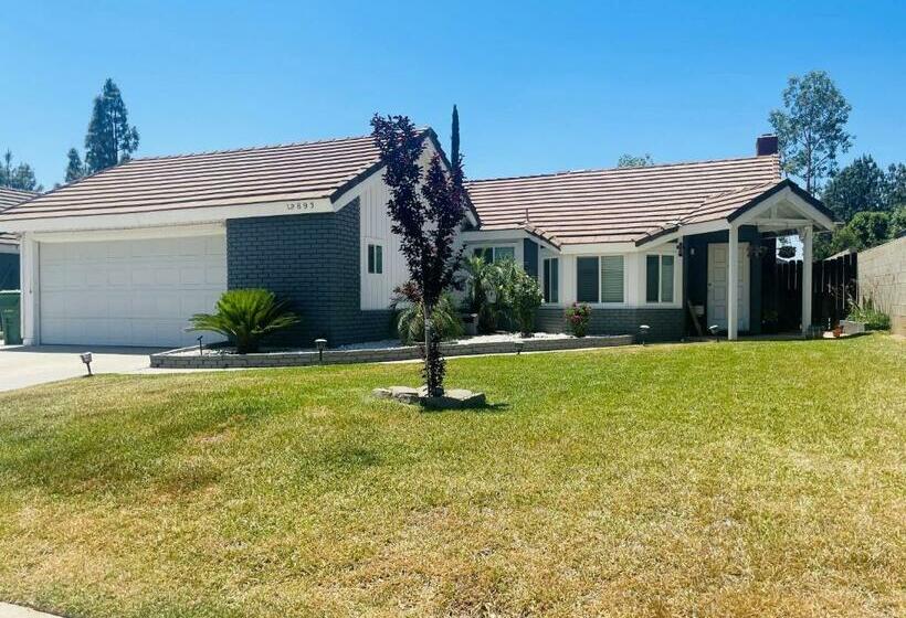 غرفة قياسية, Spacious Studio With Private Entry