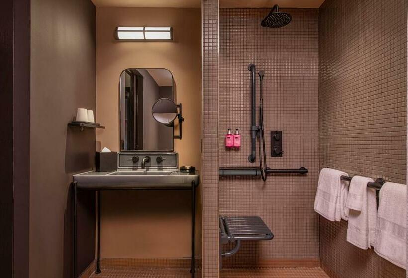 스탠다드 룸 킹사이즈 침대, Moxy Downtown Los Angeles