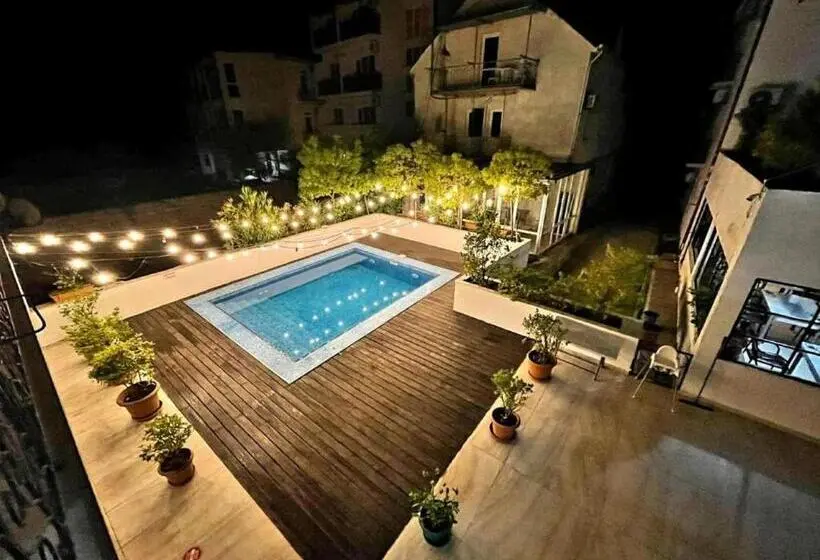 سوییت با چشمانداز استخر, Del Mar
