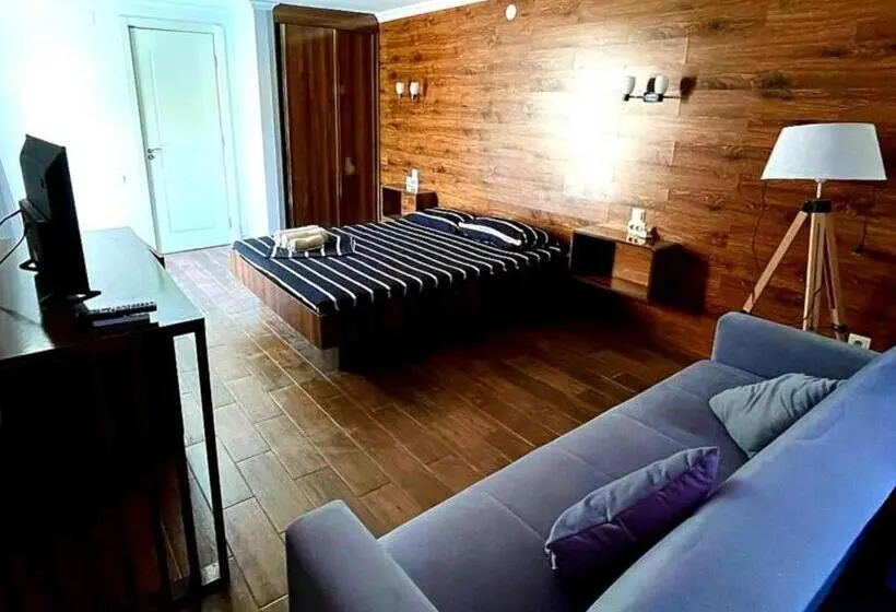سوییت با چشمانداز استخر, Del Mar
