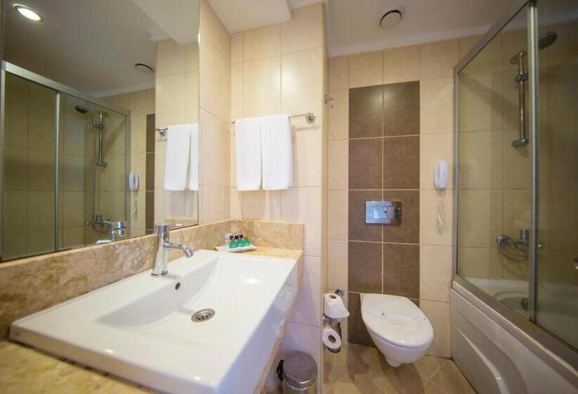 标准间, Eldar Resort