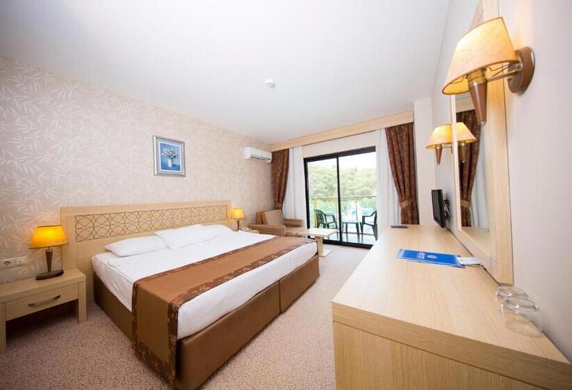 标准三人间, Eldar Resort