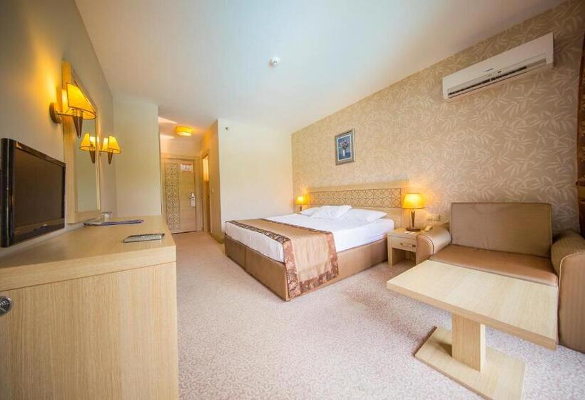 标准三人间, Eldar Resort