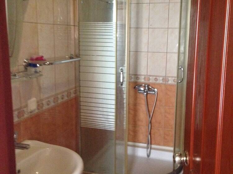 اتاق استاندارد سه نفره, Atasayan