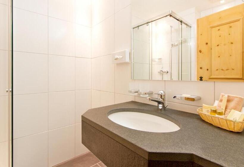 高级单人间, Edelweiss Swiss Quality