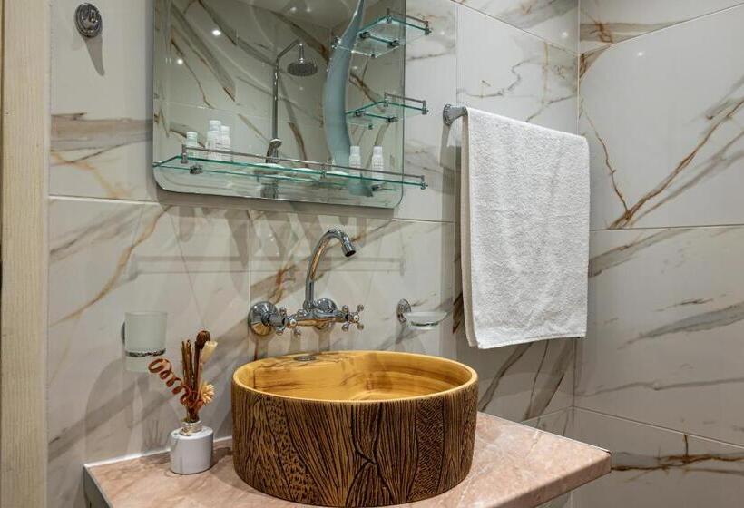 غرفة عائلية, Grami