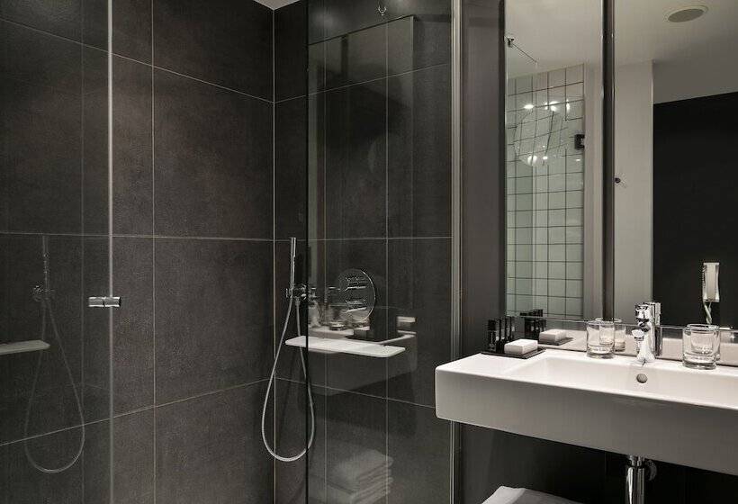 Premium room with view, Melia Paris La Defense