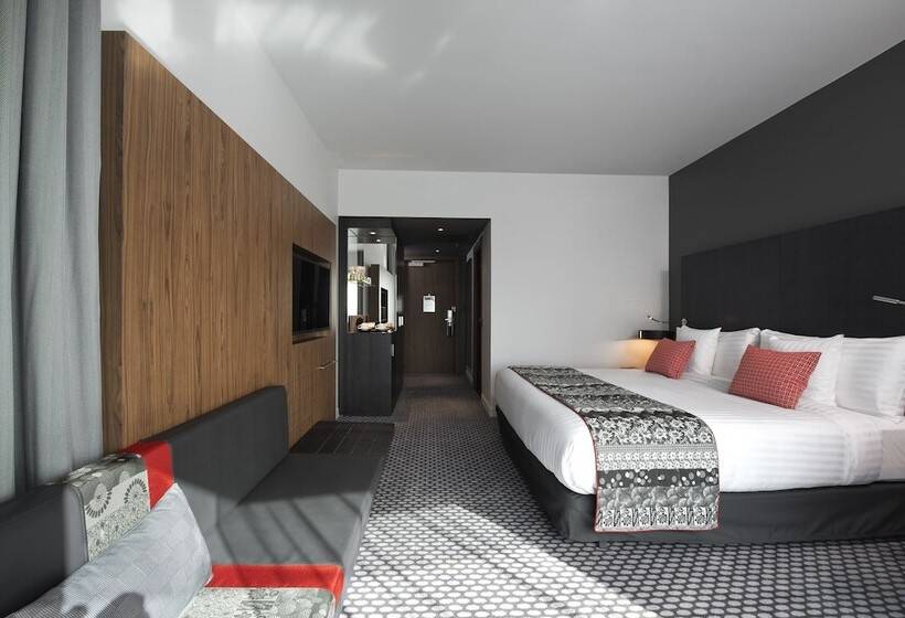 Premium room with view, Melia Paris La Defense
