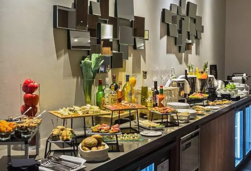 Premium room with view, Melia Paris La Defense