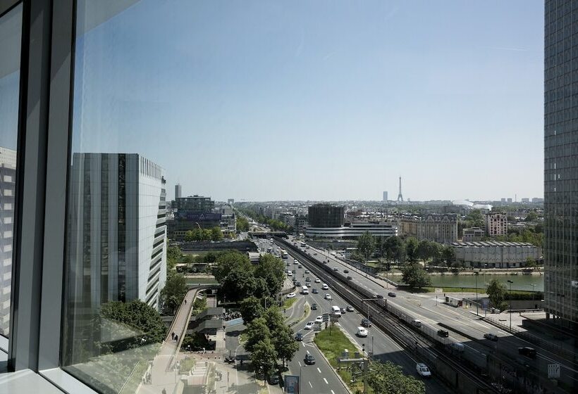 Premium room with view, Melia Paris La Defense