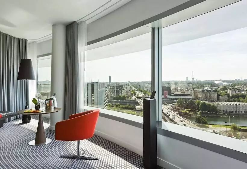 景色の見えるスイートルーム, Melia Paris La Defense