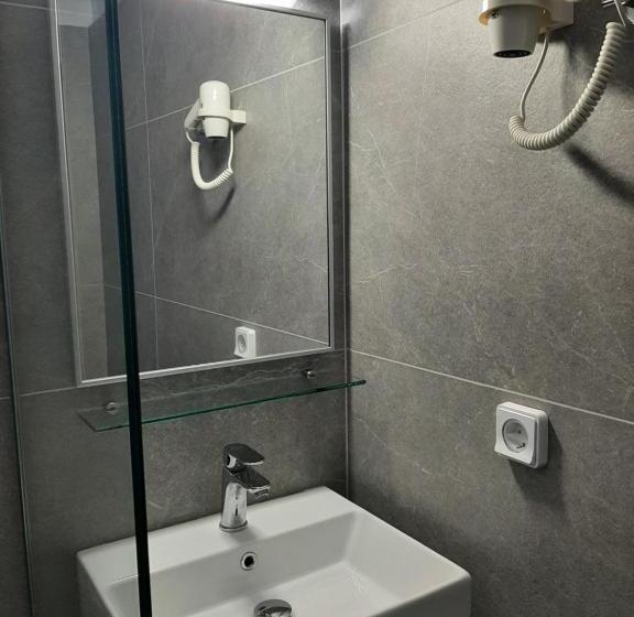 חדר סטנדרט, Ostria