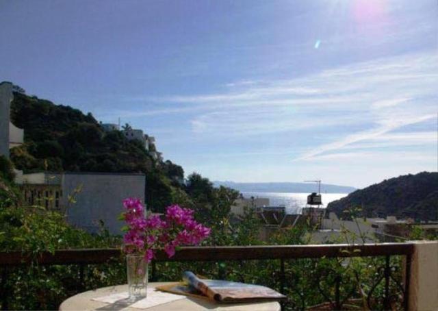 חדר סטנדרט לשלושה, Ostria