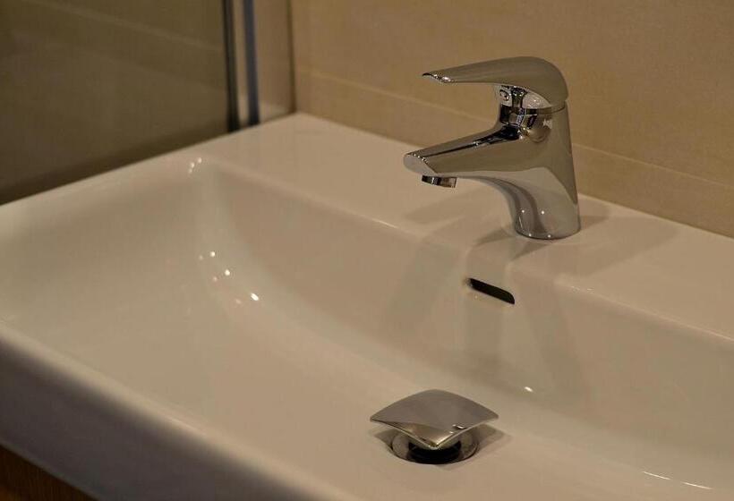 带阳台的豪华间, Otavarena