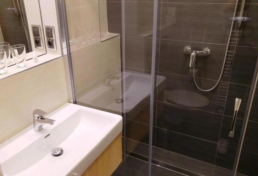 带阳台的豪华间, Otavarena