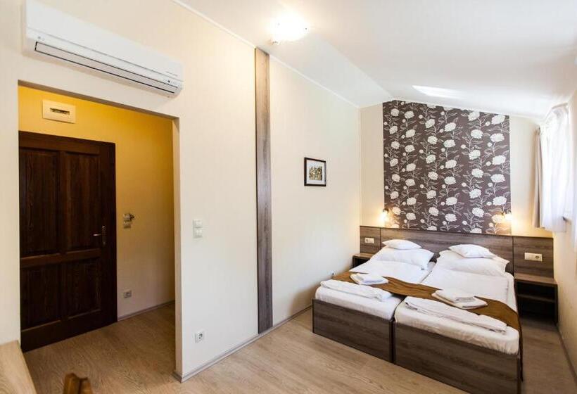 标准间, Piroska Csárda és Panzió