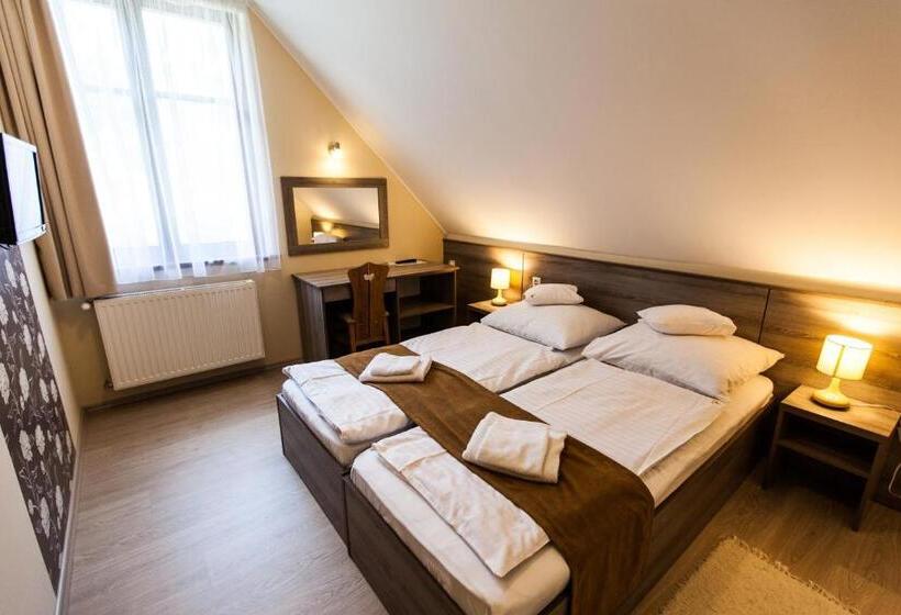 标准间, Piroska Csárda és Panzió