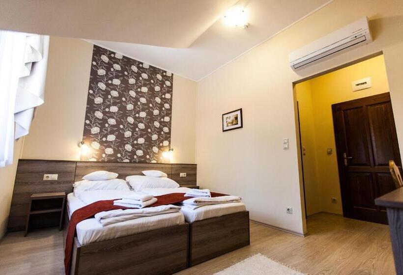 标准间, Piroska Csárda és Panzió