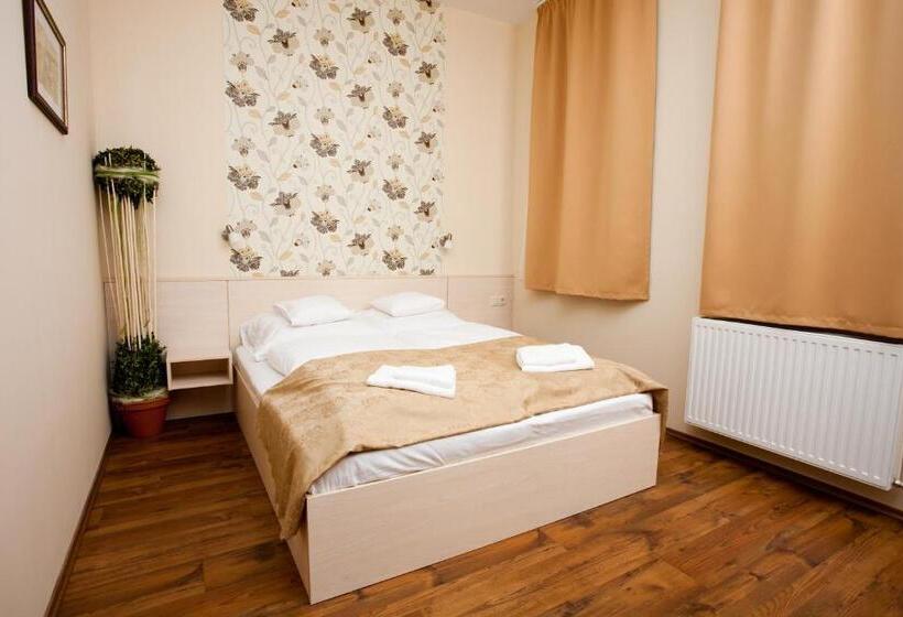 标准间, Piroska Csárda és Panzió