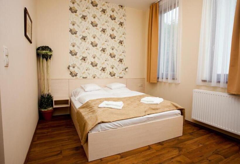 标准间, Piroska Csárda és Panzió