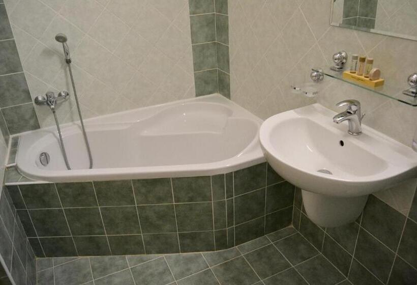 Standard Szoba, Plaza