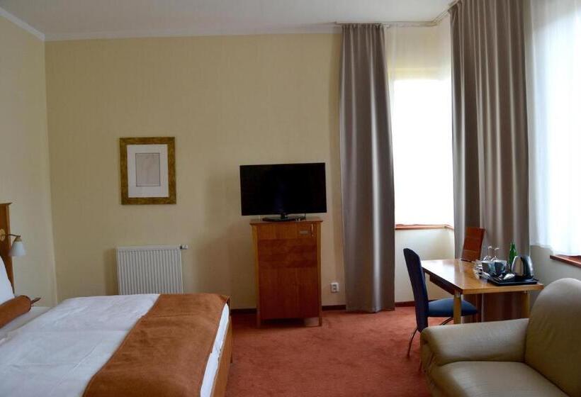 Standard Szoba, Plaza