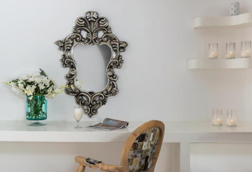 자쿠지 스위트, White Santorini