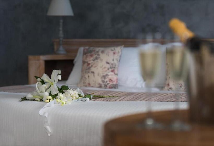 자쿠지 스위트, White Santorini