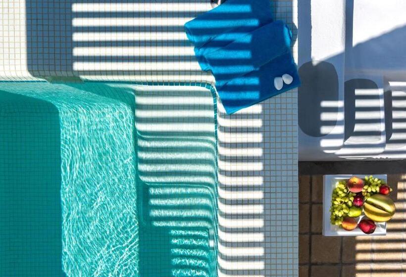 자쿠지 스위트, White Santorini