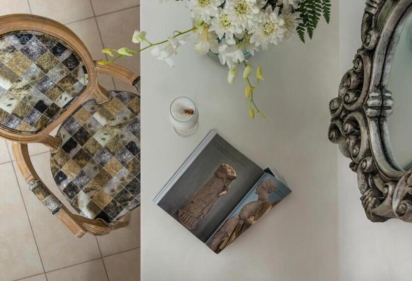 자쿠지 스위트, White Santorini