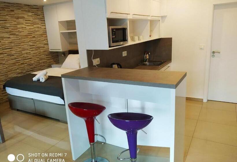 带露台的小型套房, Penzion Relax Martina