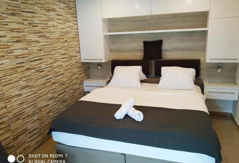 带露台的小型套房, Penzion Relax Martina