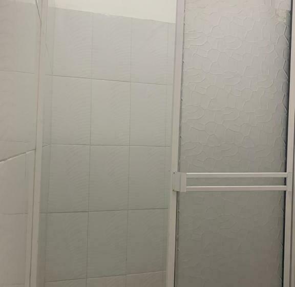 חדר דלוקס, 42 33