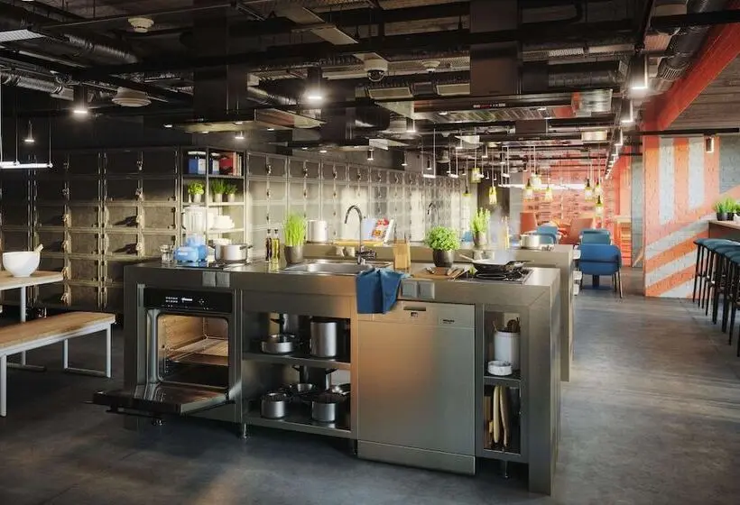 استودیوی لوکس, The Social Hub Madrid